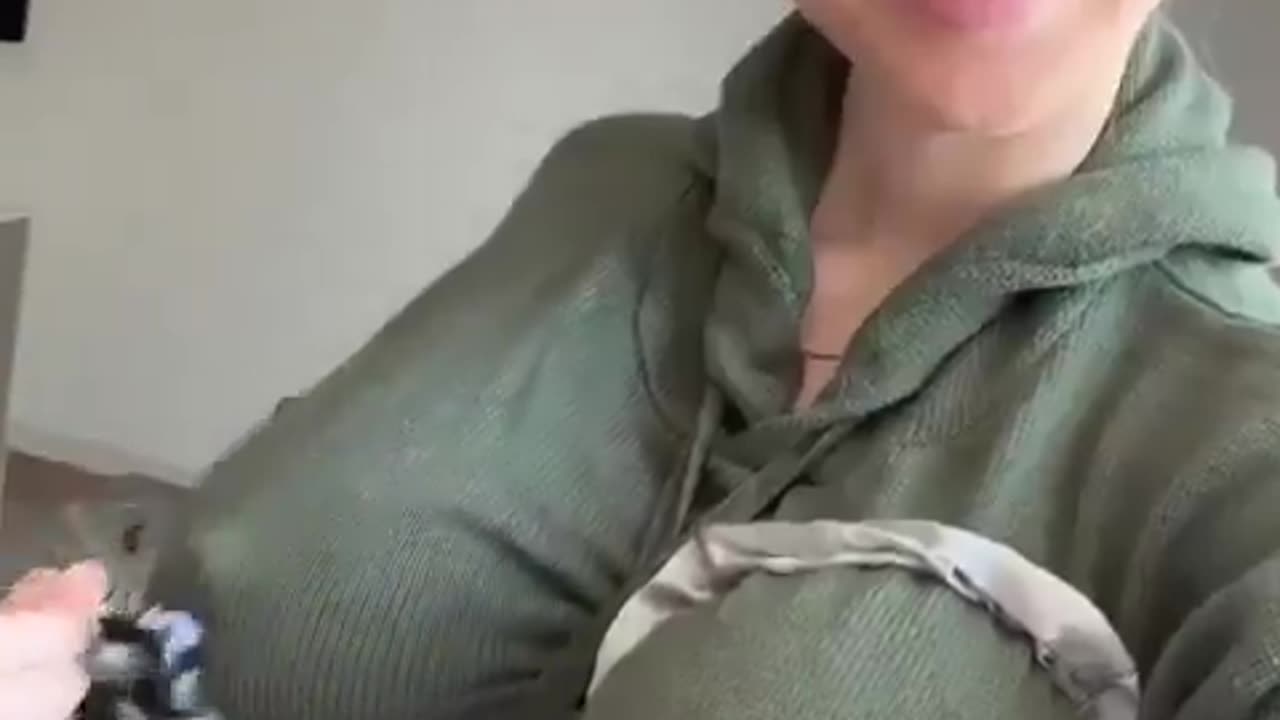 Using scrunchies wrong and no one told me?!? 😭😳🤣