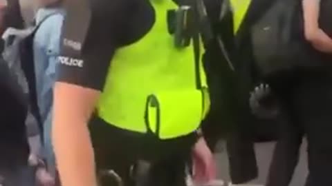 System pigs caught bussing leftwing agitators to the station after the Epping protest.