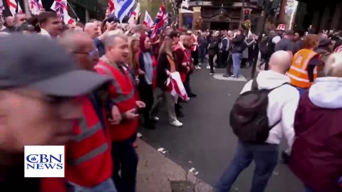 'Slide Into Chaos': Is Great Britain About to Explode in Civil War?