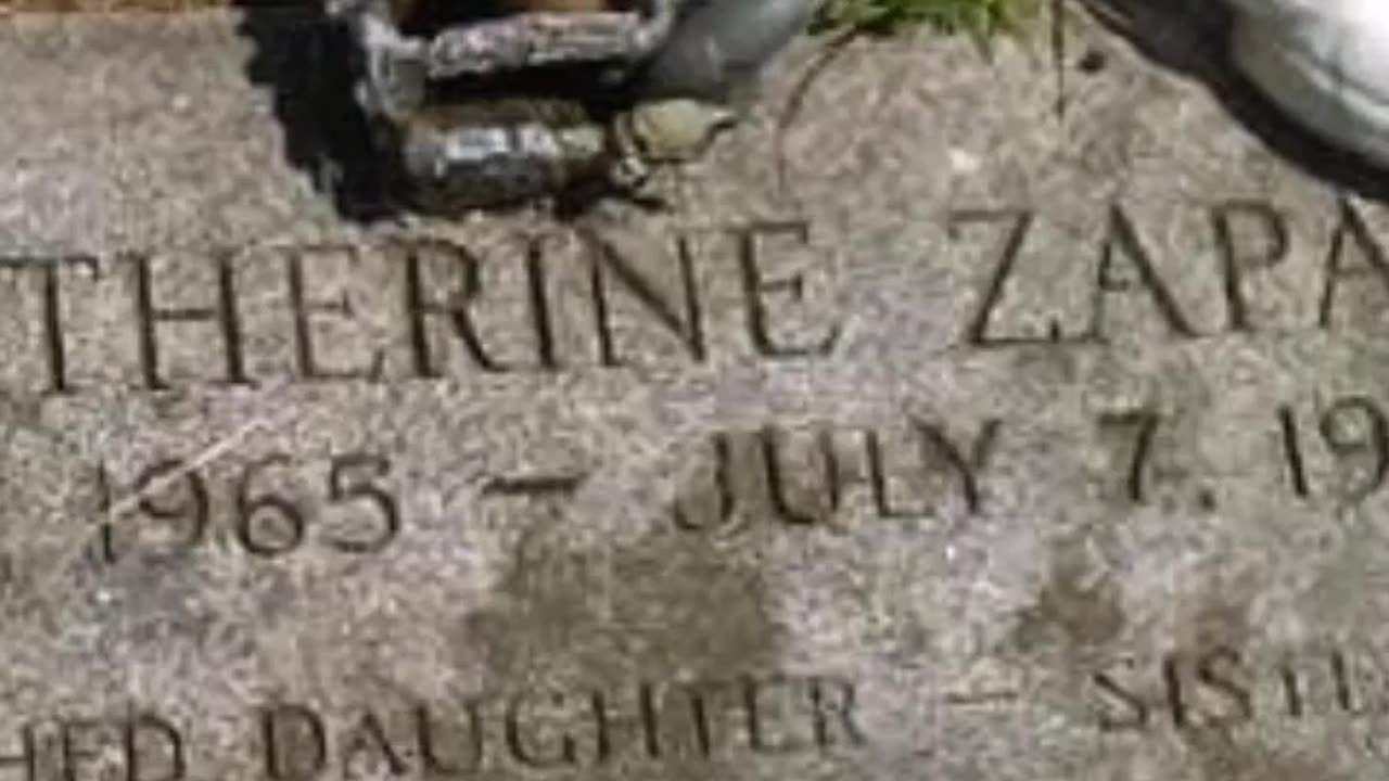 FAMOUS GRAVES - VOL. 535: MIA ZAPATA