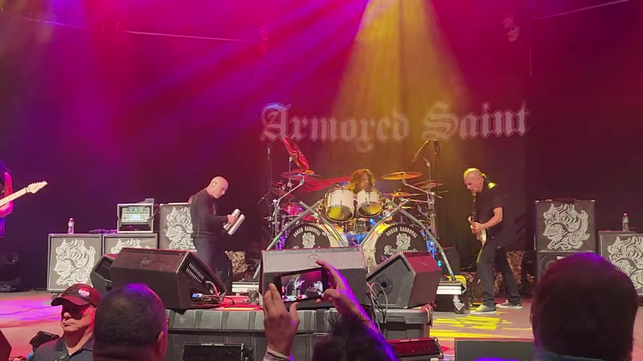 Armored saint ( live )