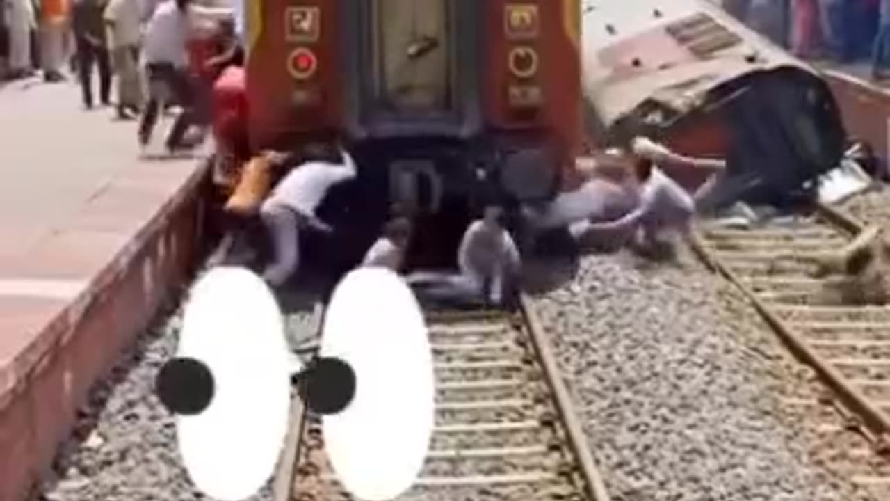 # train accident#train fati se utar gai