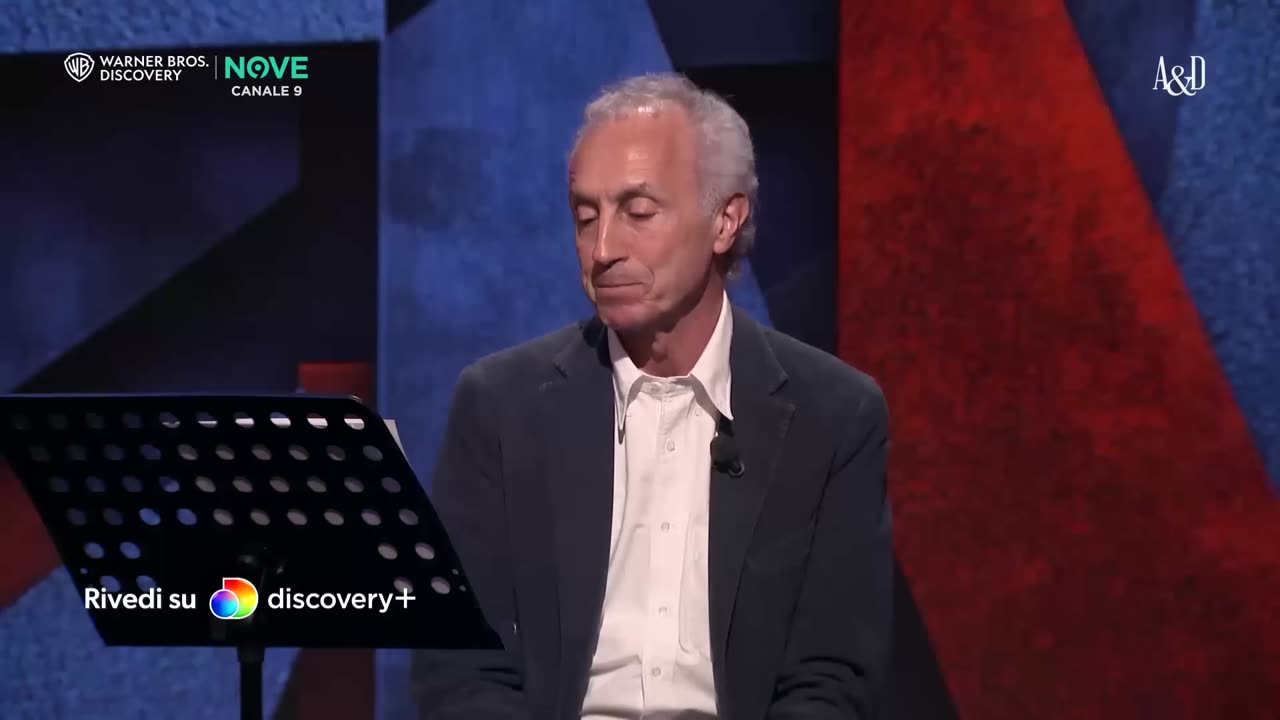 Marco Travaglio in tv sugli ipocriti al funerale del Romano Pontefice cattolico pagano Papa Francesco sulla ipocrisia dei leader mondiali con le loro dichiarazioni presenti poi al funerale.Gesù disse:lascia che i morti seppelliscano i loro morti. Mt 8,22