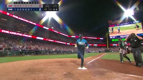 MLB - Kyle cracks a Schwarbomb to tie things up 💥
