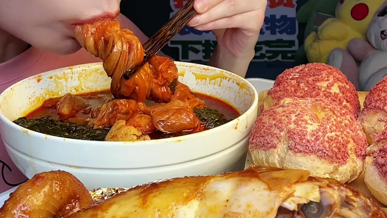 Spicy Cao's chicken with cream puffs is so delicious