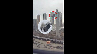 Cae un fragmento gigante de una antigua estación de esquí y daña todo a su alrededo