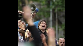🇦🇷Milei enfrenta protestas durante un evento de campaña