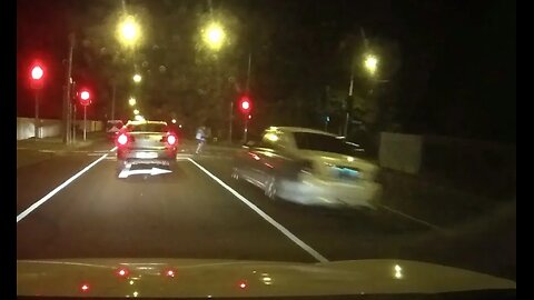 Aussiecams - Absolutely NO excuses for this type of driving - actually you should not have a licence