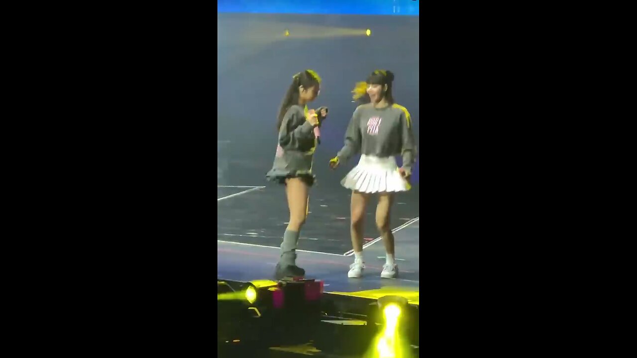 black pink Lisa and Jennie