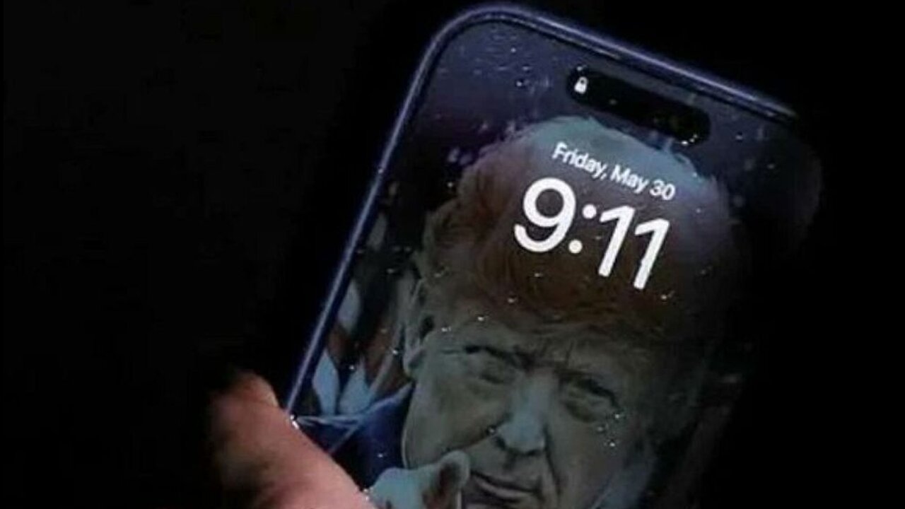 Trump’s iPhone Lock Screen Featuring Self-Portrait Goes Viral Amid Rollout of Sweeping Travel Ban