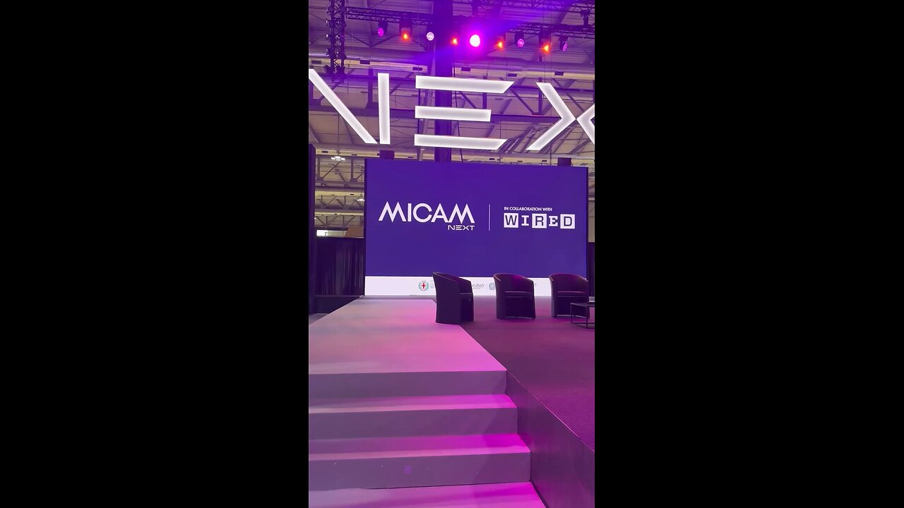 此次出席米兰 MICAM 展会，我们与全球鞋履行业的杰出品牌与创意人士展开了深入交流。MICAM 作为国际时尚与趋势的前沿平台，为 G Forever 带来更多灵感与思考