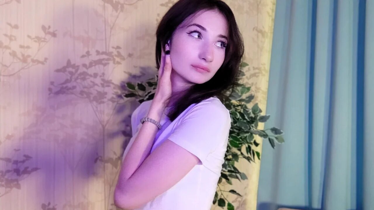 Sibley Hails - Amateur CamModel Vixen