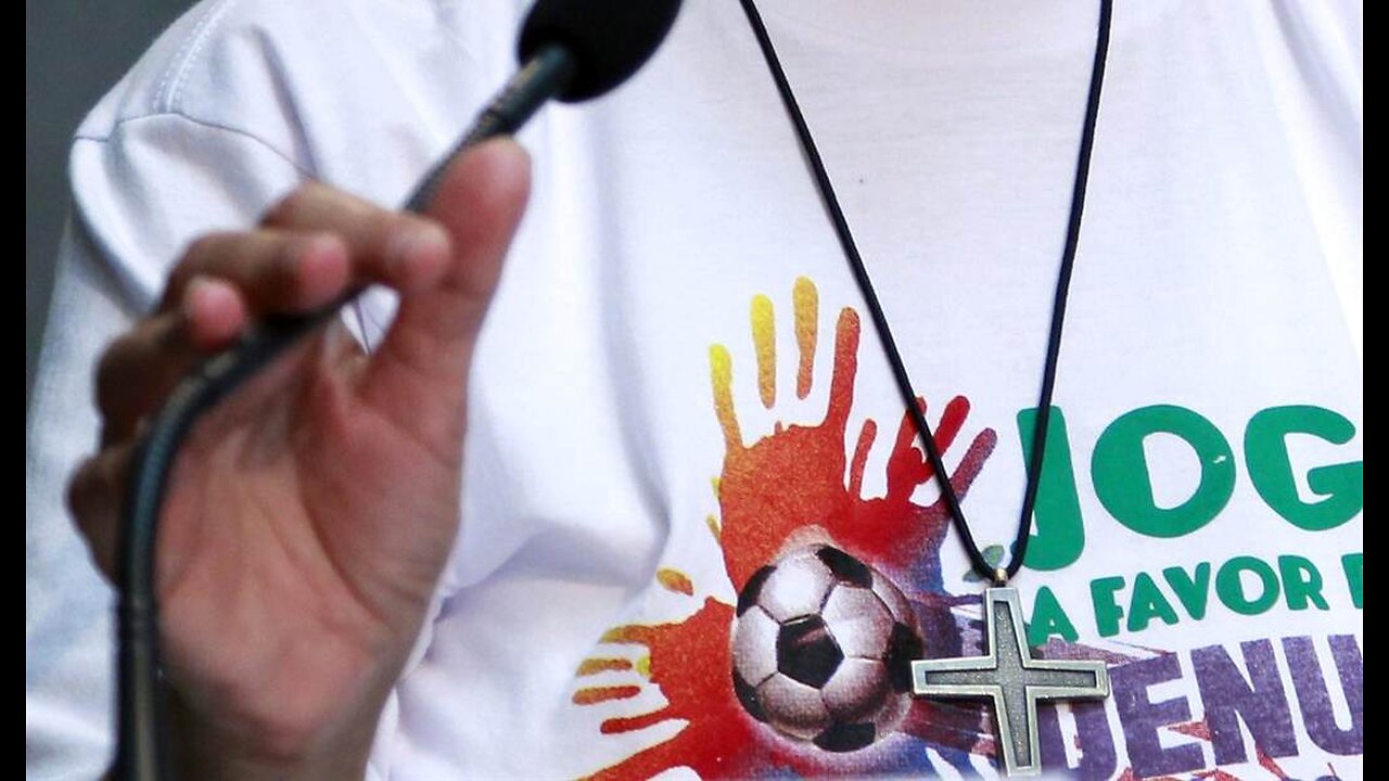 Hilarious New York Times Discovers Christians Wear Cross Necklaces