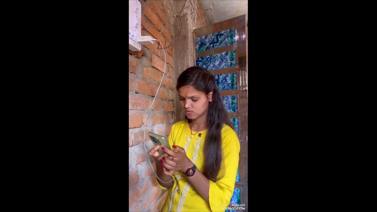 GF ko phone la ke diya tha