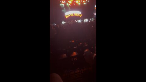 Ronnie Milsap sings “Honky Tonk Women”