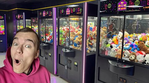 I Played EVERY Claw Machine At The Arcade!