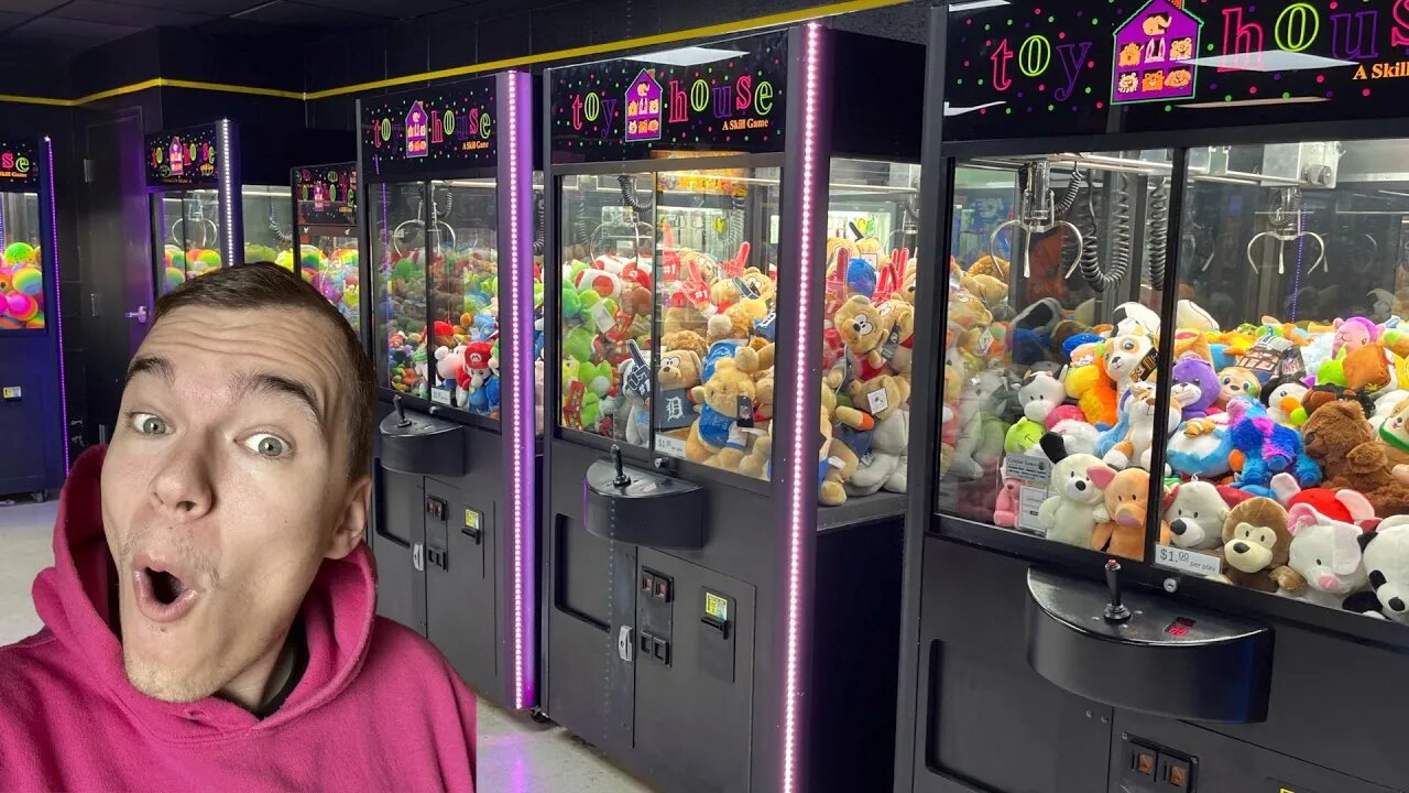 I Played EVERY Claw Machine At The Arcade!