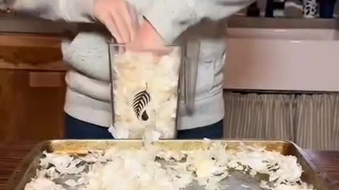 Making garlic powder from garlic skins