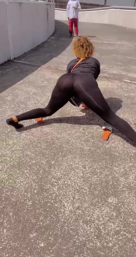 The Jiggly Ass Of Jewels Or The Bouncing Natural.