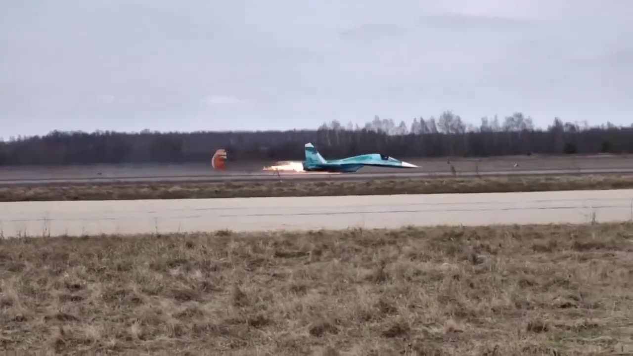 ✈️ Su-34 hard landing without landing gear.