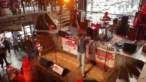 NASHVILLE TN LIVE BROADWAY STREET / PEOPLE WATCHING / BANDS WATCHING / BARS