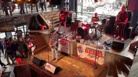 NASHVILLE TN LIVE BROADWAY STREET / PEOPLE WATCHING / BANDS WATCHING / BARS