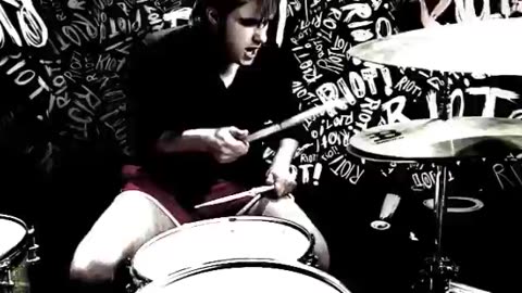 Paramore Misery Business [OFFICIAL MUSIC VIDEO]