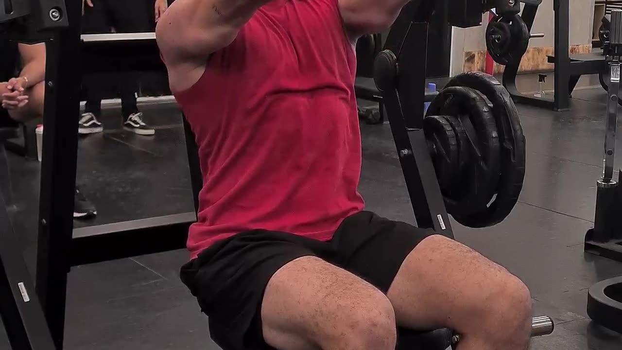 Inclined Bench Press in Machine / Supino Inclinado Maquina