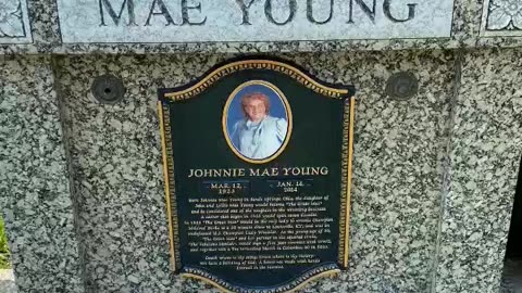FAMOUS GRAVES - VOL. 520: MAE YOUNG