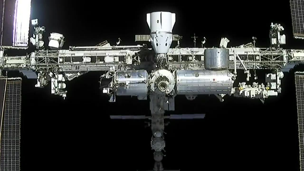 Views of the @Space_Station and Crew-11 Dragon as the CRS-33 Dragon prepares