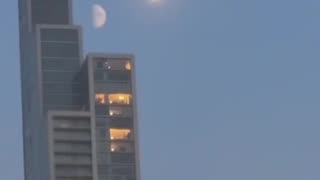🌖🌓🚨 DOUBLE MOON GLITCH CAUGHT OVER CHICAGO？ Two moons. One sky. No exp
