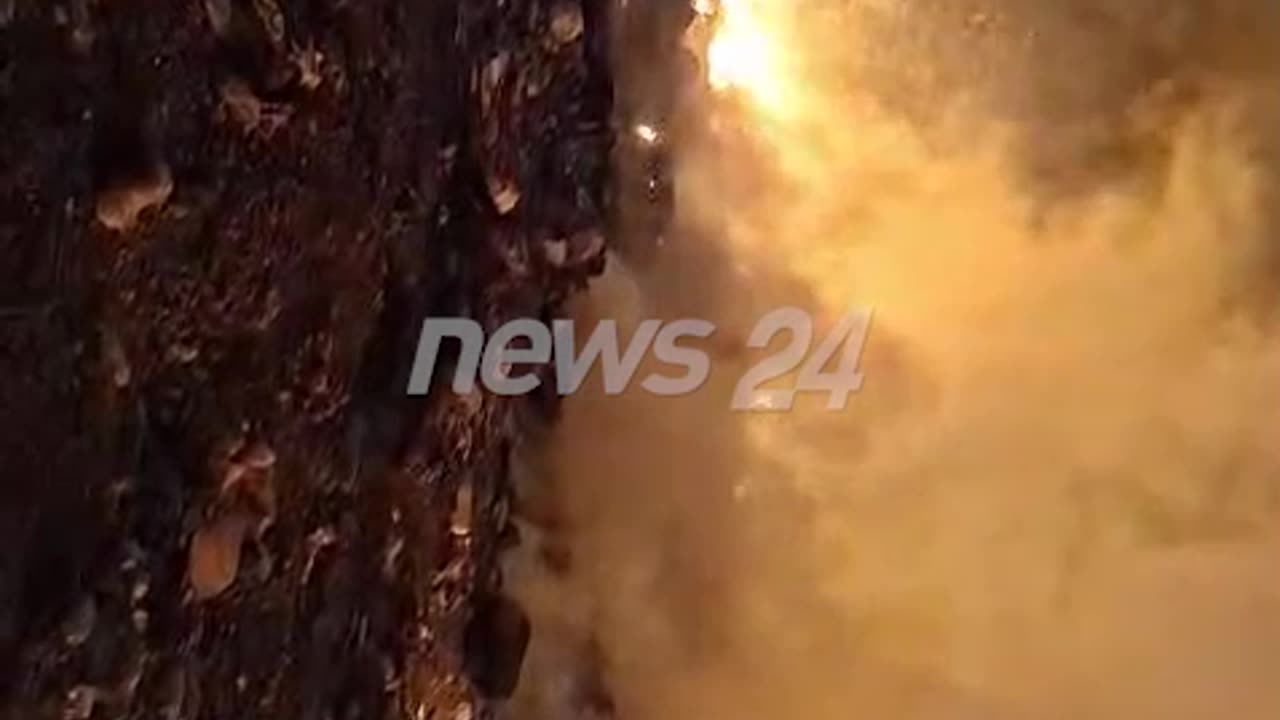 Zjarr në fushën e mbetjeve në Kukës, tymi mbulon zonën