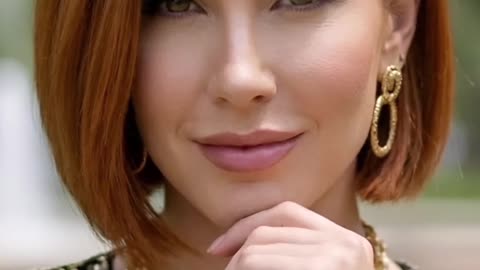 Golden glam that turns heads fast #styleinspo #glamlook #fashiondaily #trendalert #chicstyle