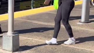 Watch as a man attempts to abduct a girl in broad daylight