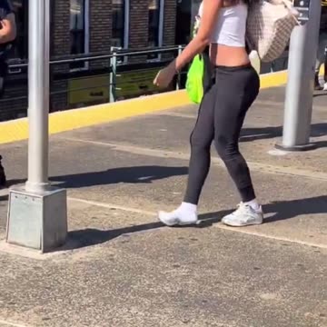 Watch as a man attempts to abduct a girl in broad daylight