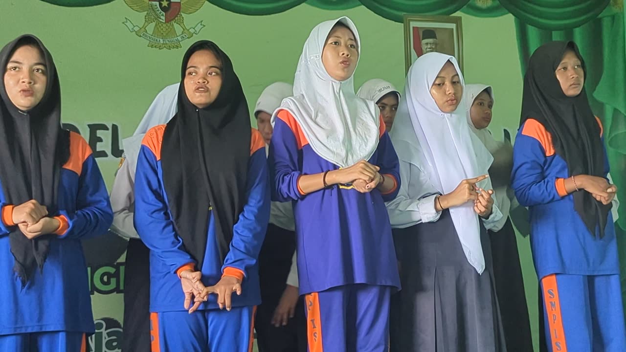 LATIHAN HYMNE MADRASAH - SMPI YOSOWILANGUN