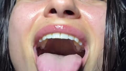 Sexy hot girl please kiss 💋 me