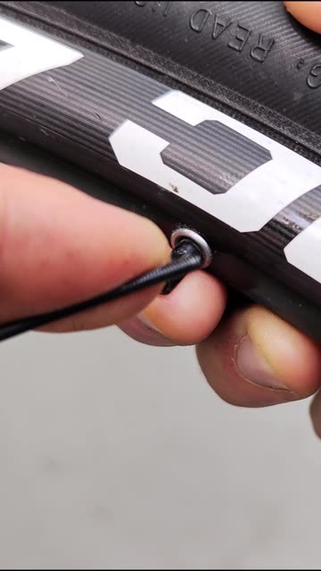 How to choose the correct spoke length for a bicycle wheel. Replacing a bicycle wheel spoke.