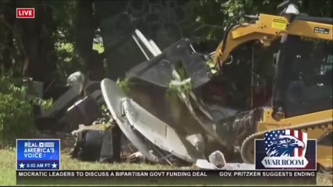 Breaking⛔️President Trump is serious! This is live footage of the homeless encampment being bulldozed in DC