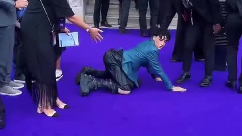 🤣📸 This Influencer's Fall Will Make You Laugh! | FunFM