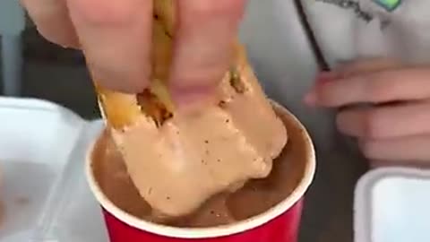 Must Watch: Eating Raising Cane’s new chicken sandwich for the day!