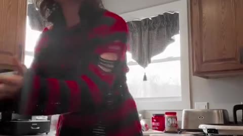 (ノ*°▽°*)