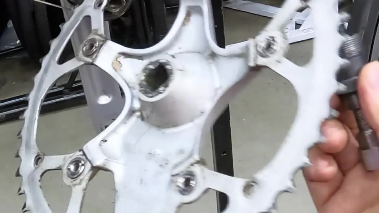How to quickly change cranks on a road bike