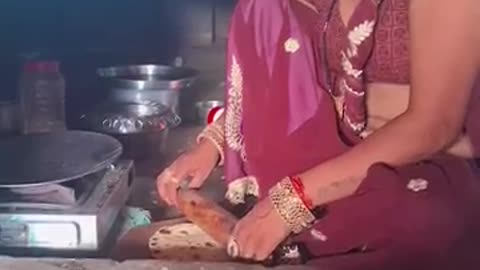 Are Suno uth jao main Roti banaa rahi hun