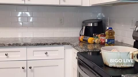 BIGSUEWOO COOKING AND DANCING VIBING OUT BIGO LIVE