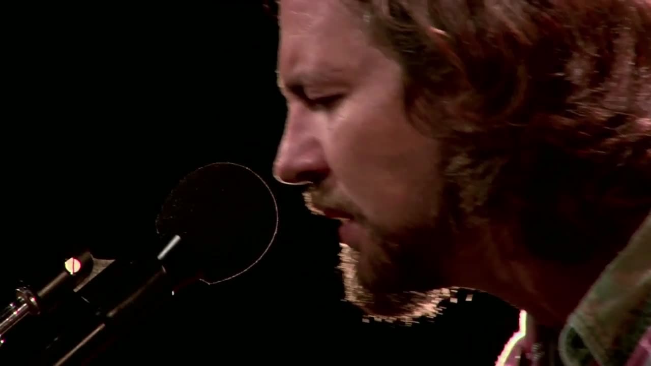 Around the Bend (Pearl Jam song) - Eddie Vedder (live)