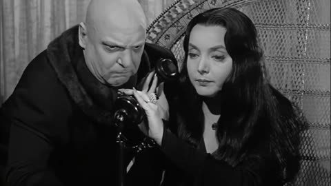 The Addams Family S1 E26 - Morticia, the Breadwinner