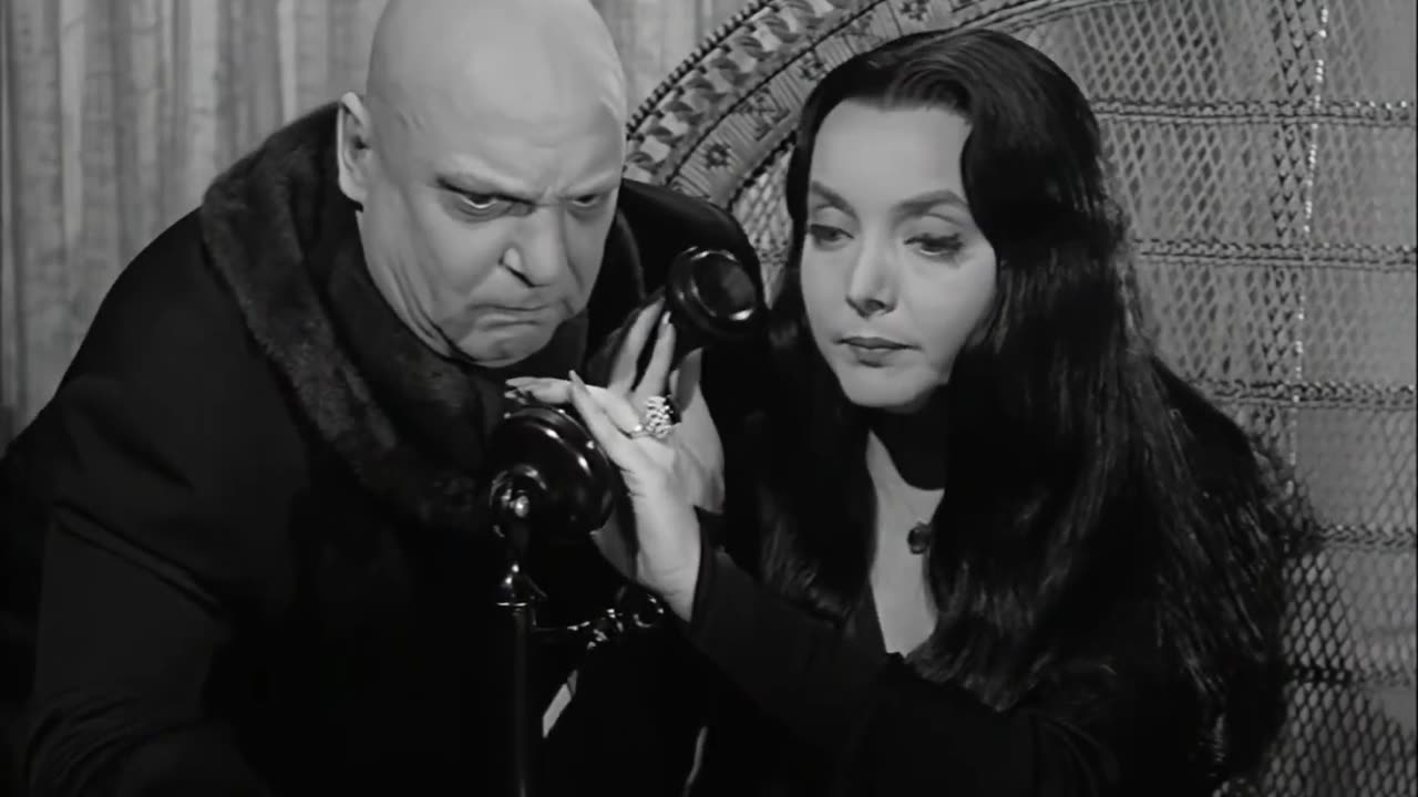The Addams Family S1 E26 - Morticia, the Breadwinner