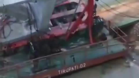 ₹1948 Crore Prayagraj Mega Bridge Shaken Again – Truck & Container Collapse During Load