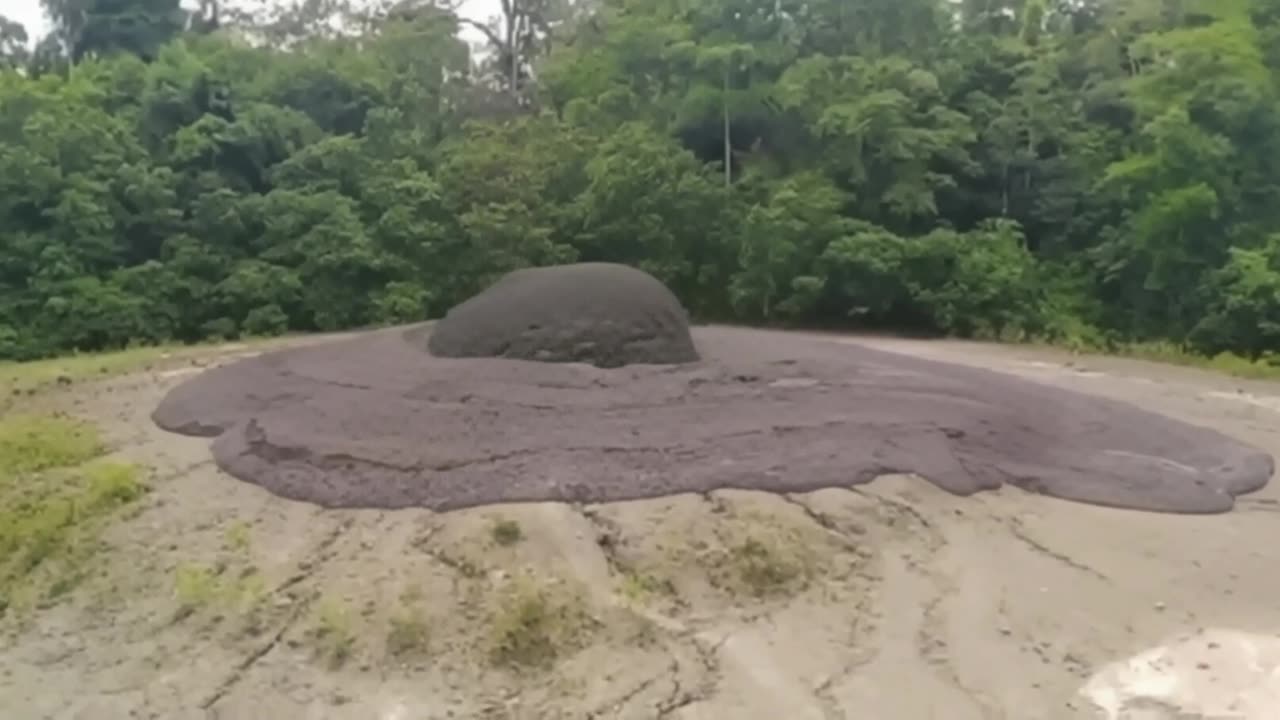 mud.mp4 - Bizarre volcano geyser flood caught on tape Weird Creepy Unexplained Paranormal вулкан